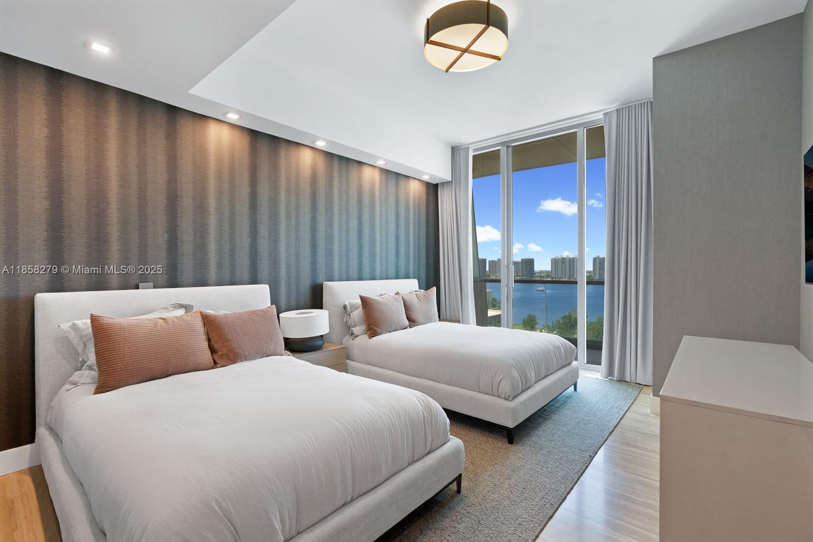 image Turnberry Ocean Club24