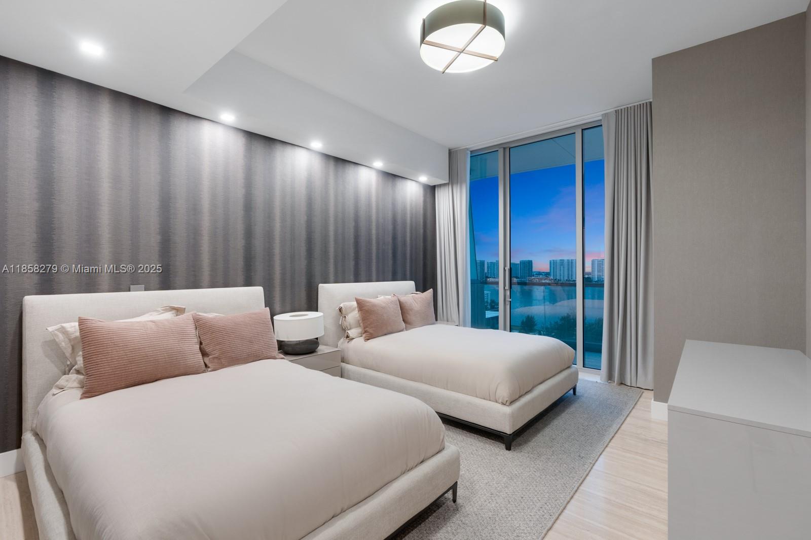 image Turnberry Ocean Club34