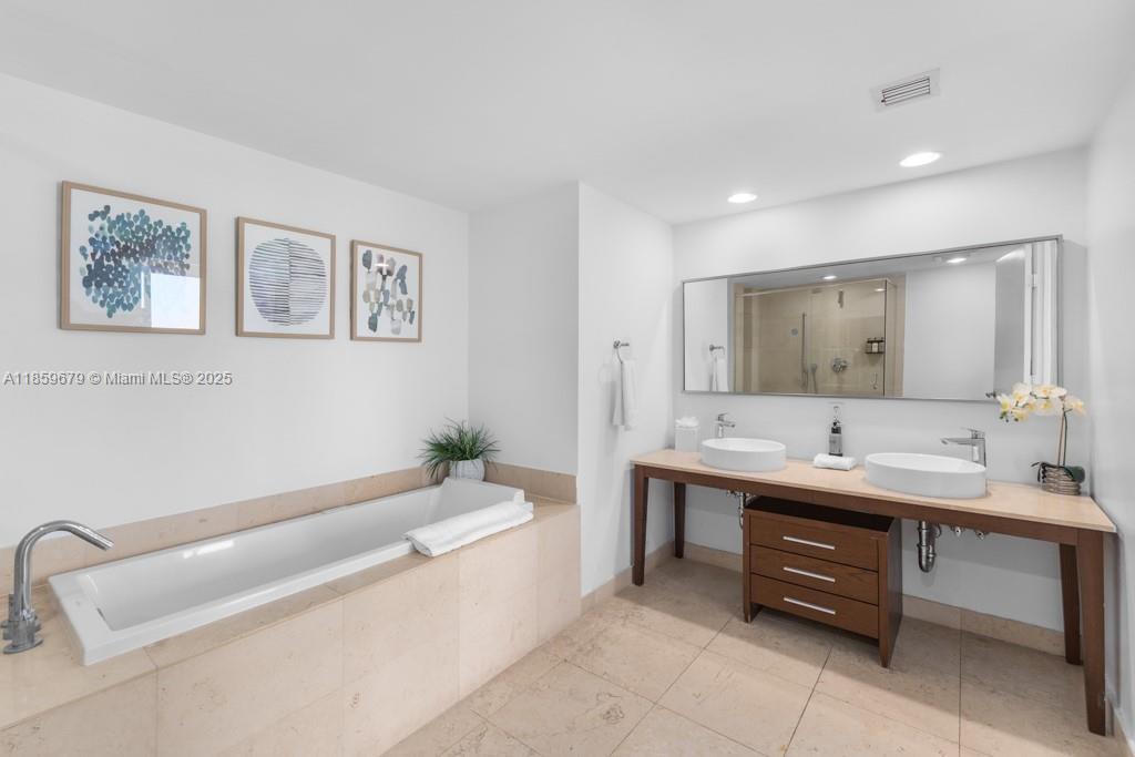 image Icon Brickell Condominium18
