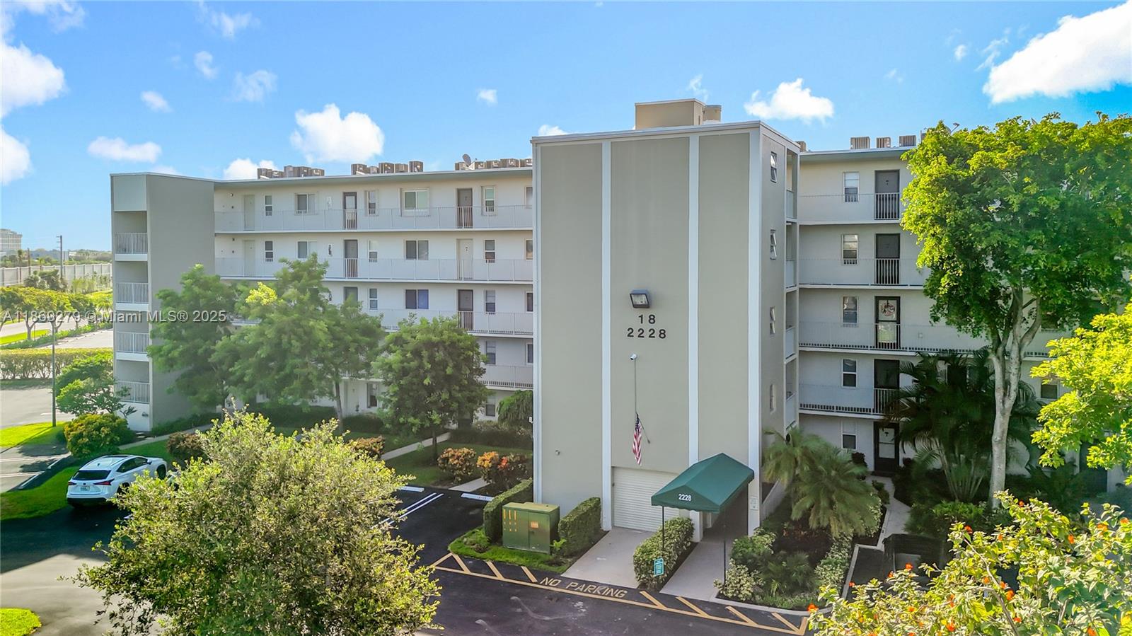 2228 N Cypress Bnd Dr #303