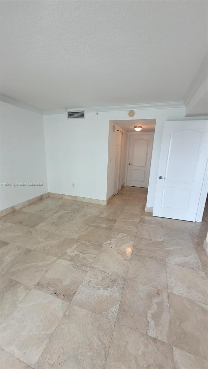 image Skyline On Brickell Condo6