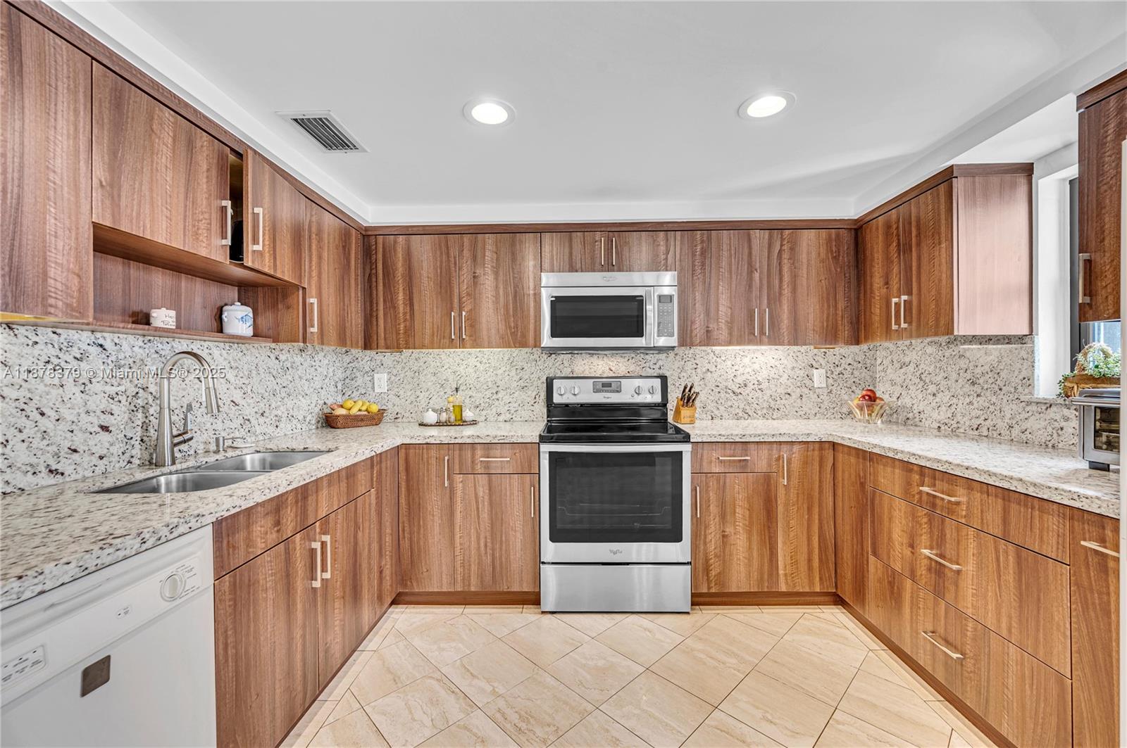 image Brickell Place12