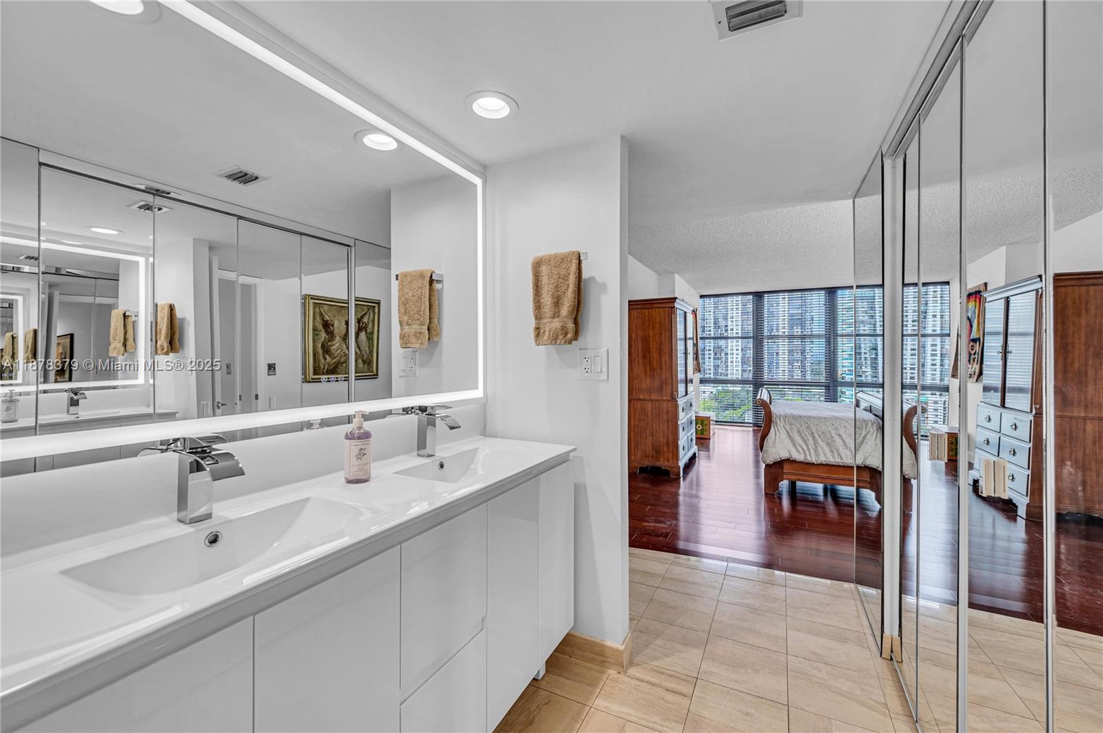 image Brickell Place16