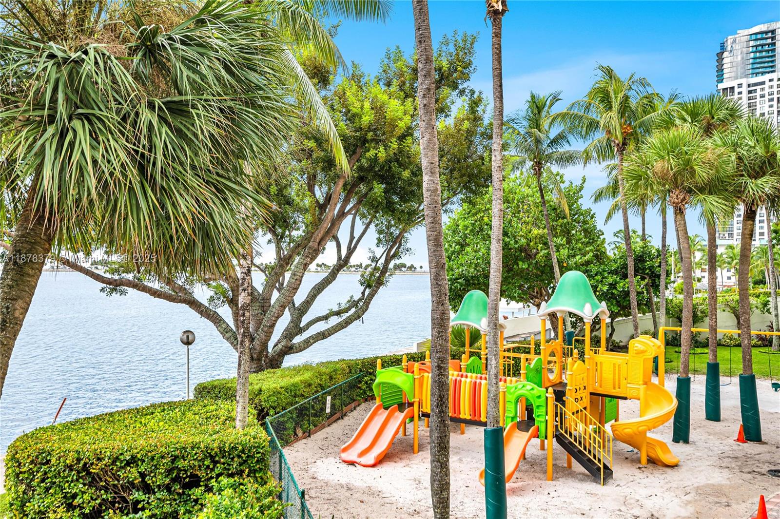 image Brickell Place31