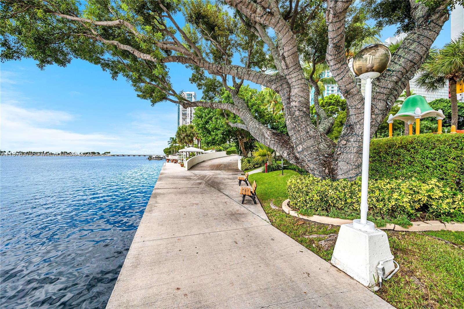 image Brickell Place34