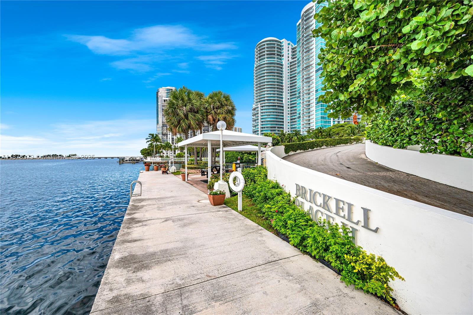 image Brickell Place35