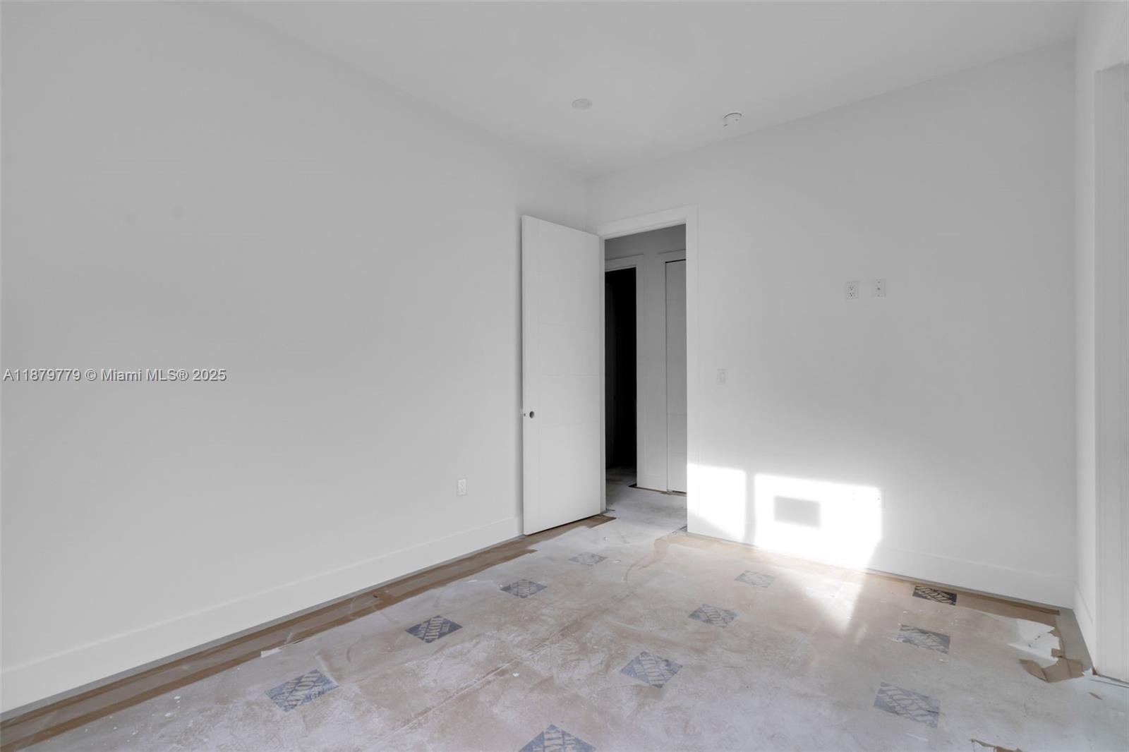 5854 SW 61st St Miami, FL 33143