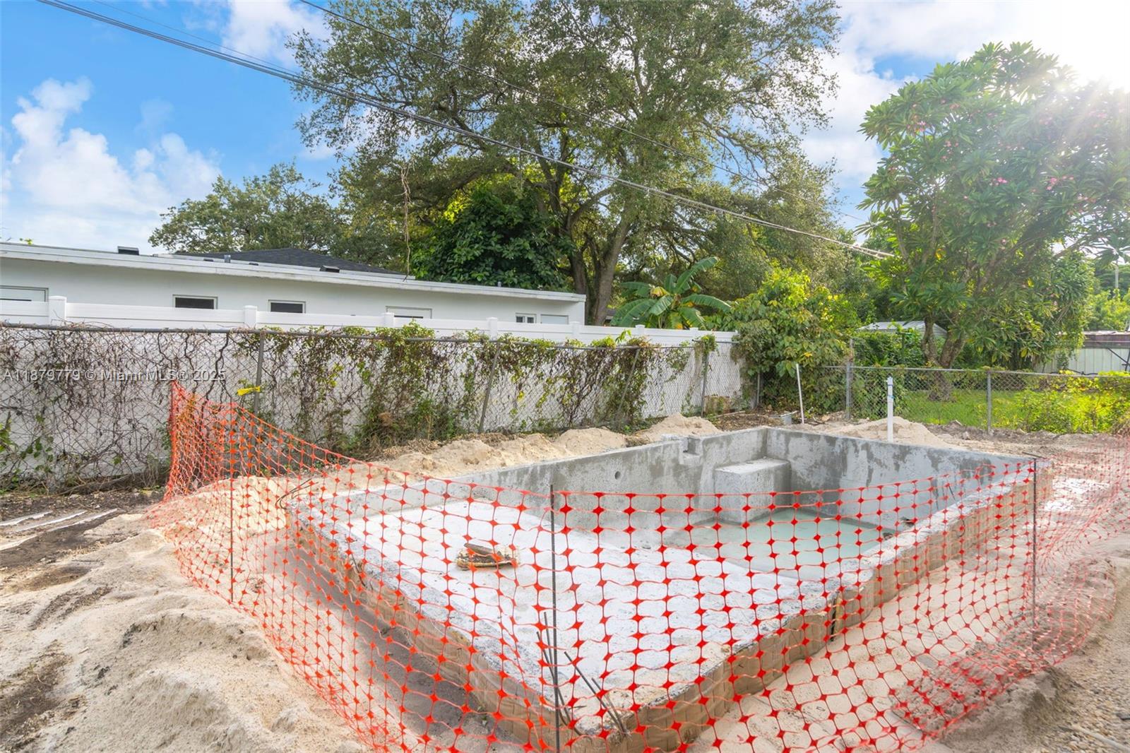 5854 SW 61st St Miami, FL 33143