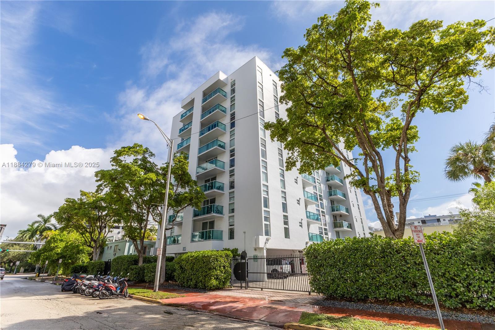 1035 West Ave #204