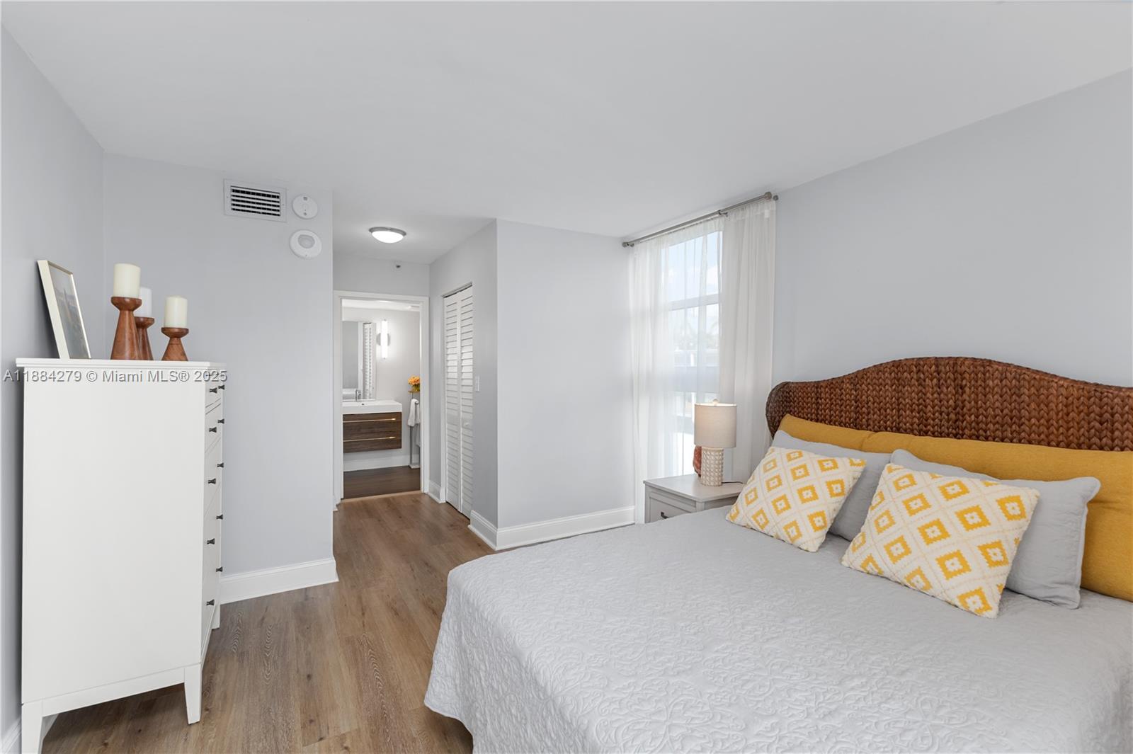 image MIRADOR 1035 CONDO9