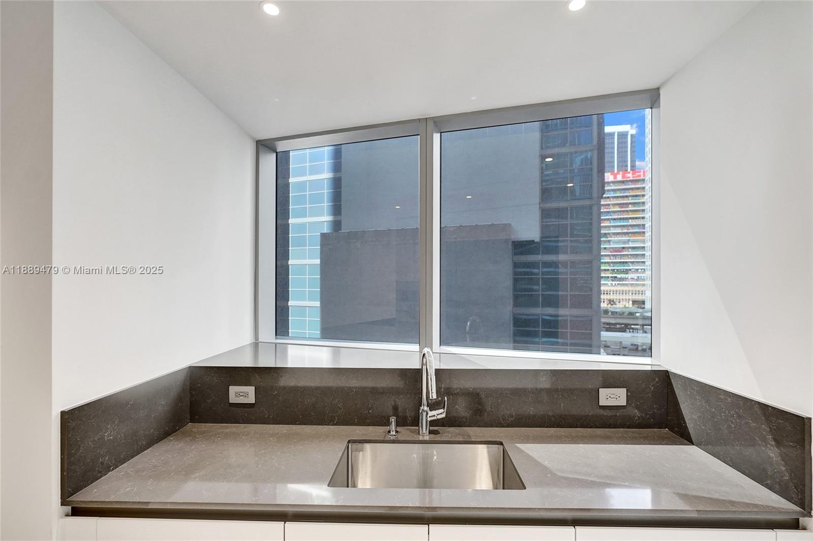 image Aston Martin Residences13