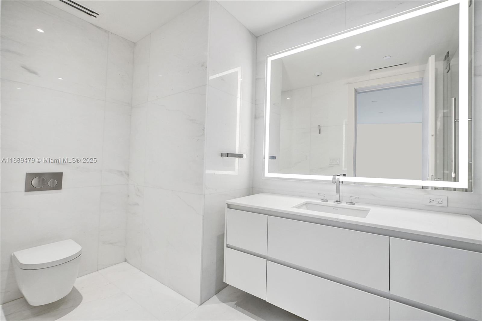 image Aston Martin Residences17