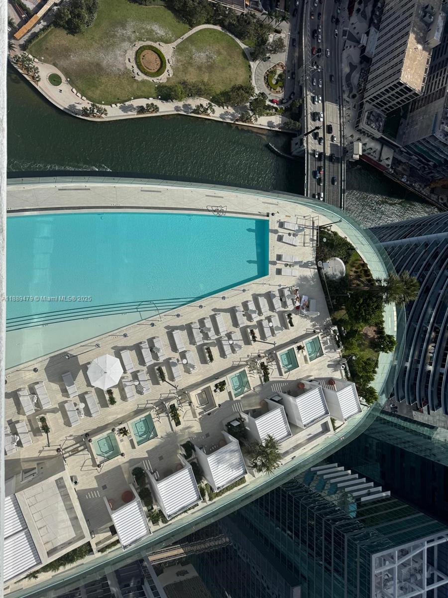 image Aston Martin Residences47