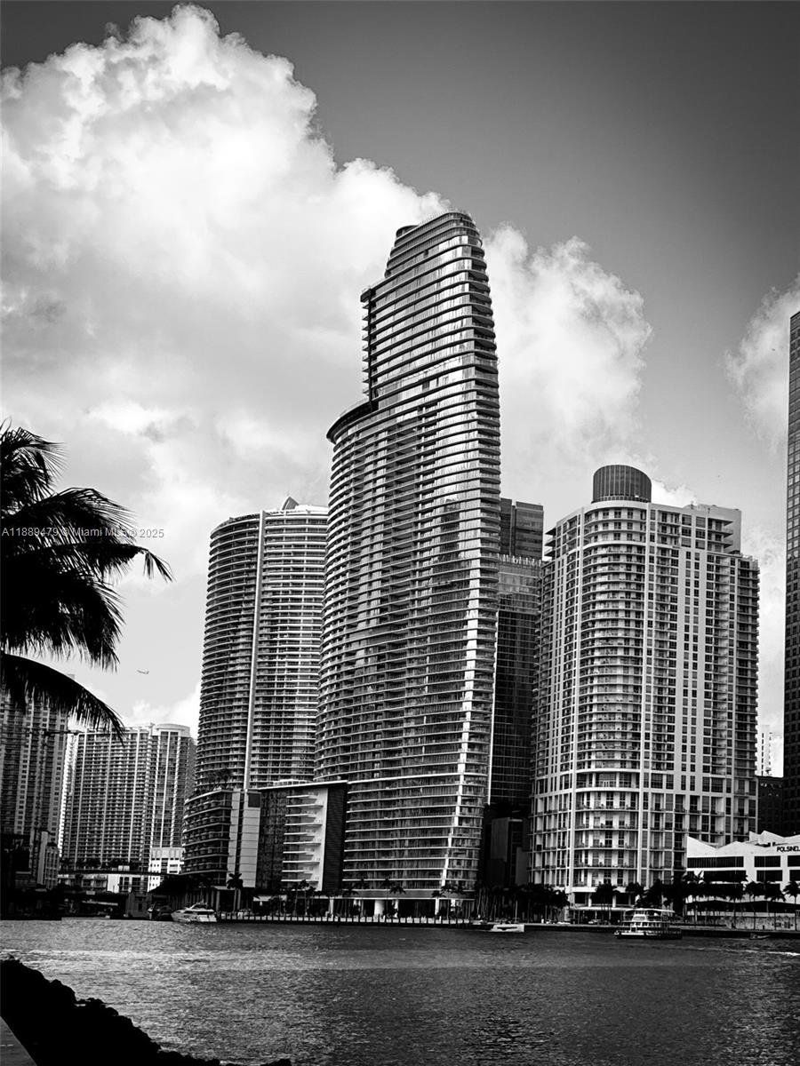 image Aston Martin Residences48