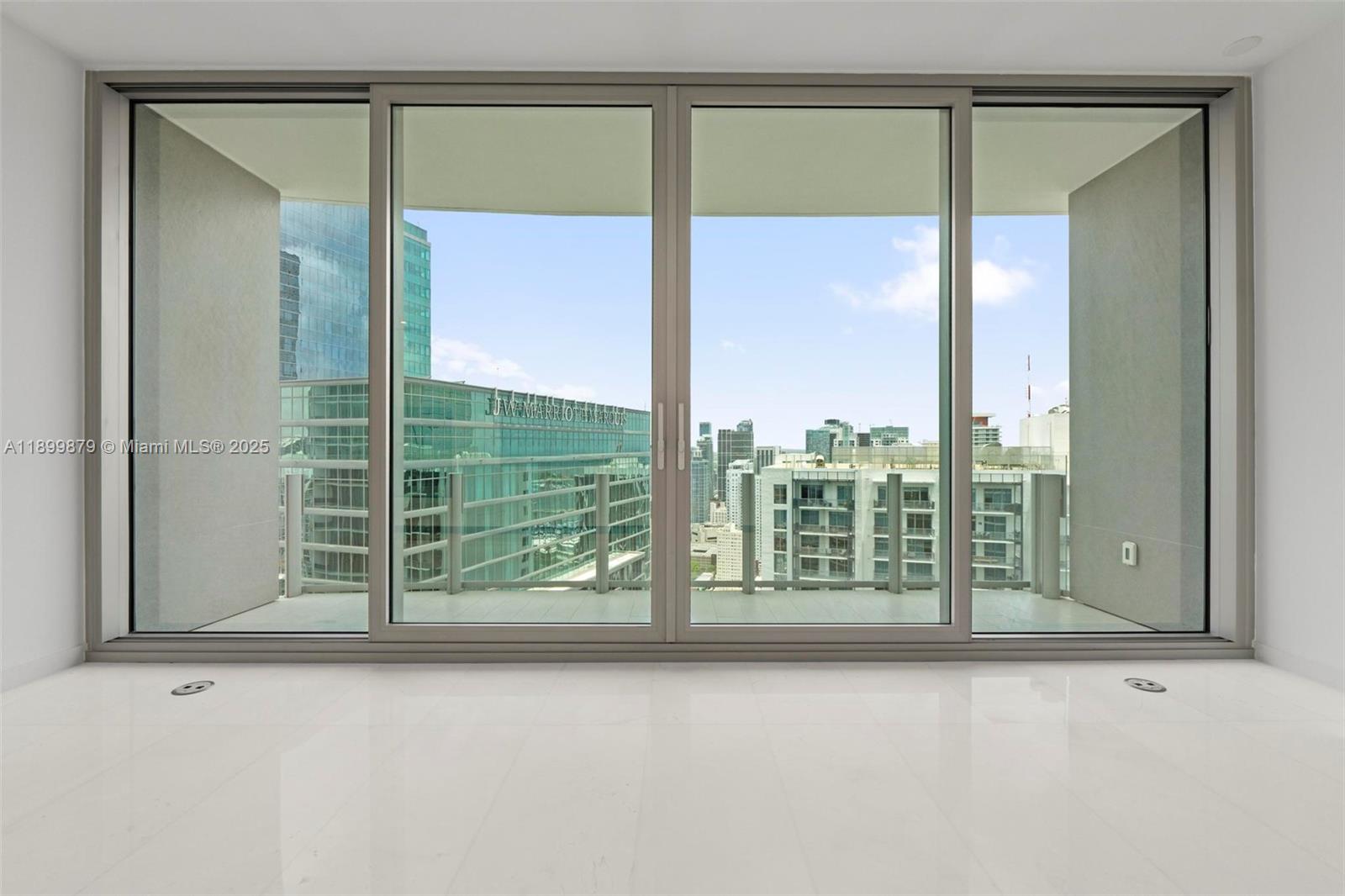 image Aston Martin11