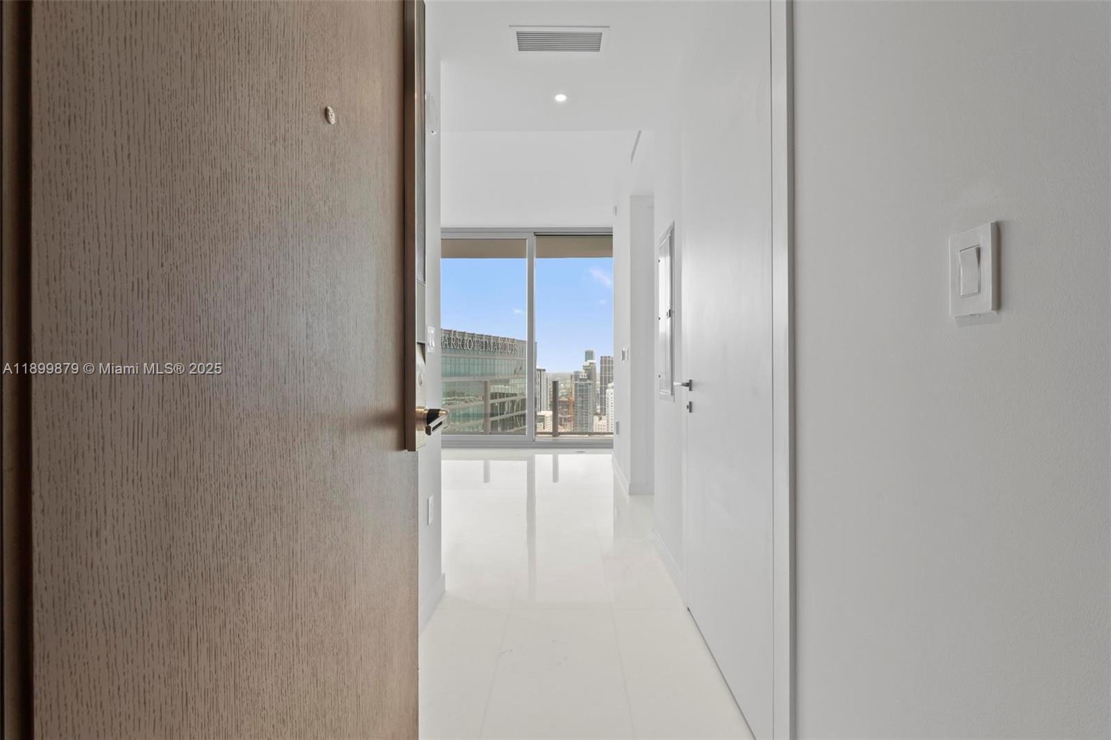 image Aston Martin13