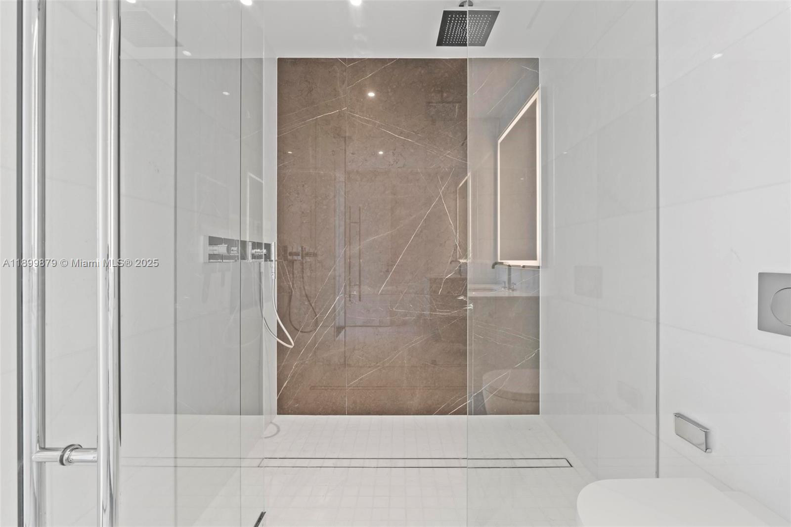 image Aston Martin17