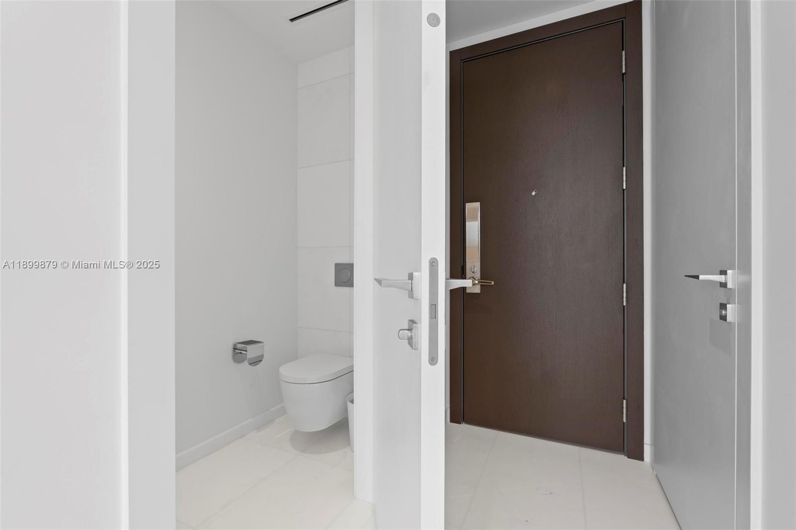 image Aston Martin25