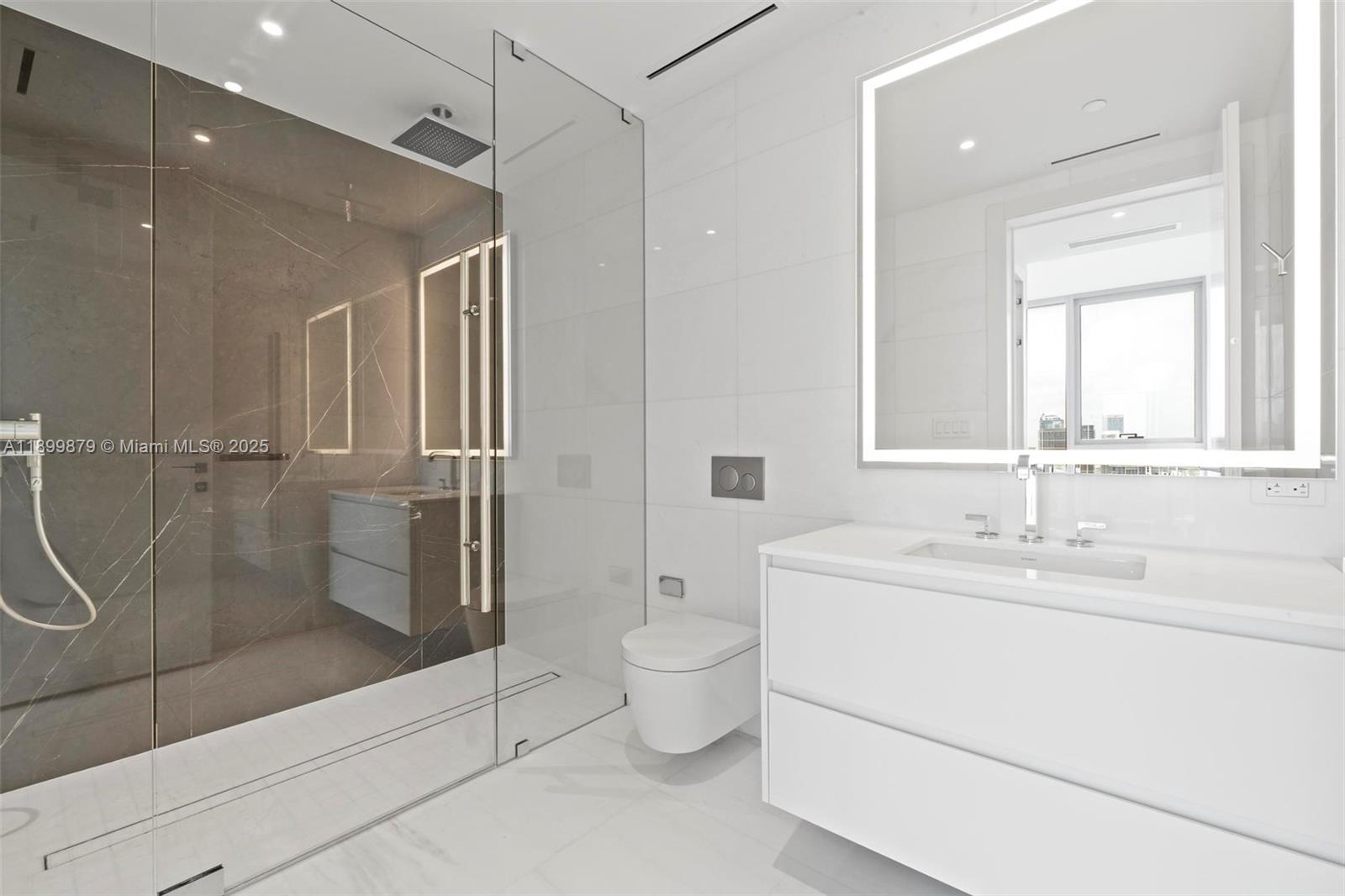 image Aston Martin26