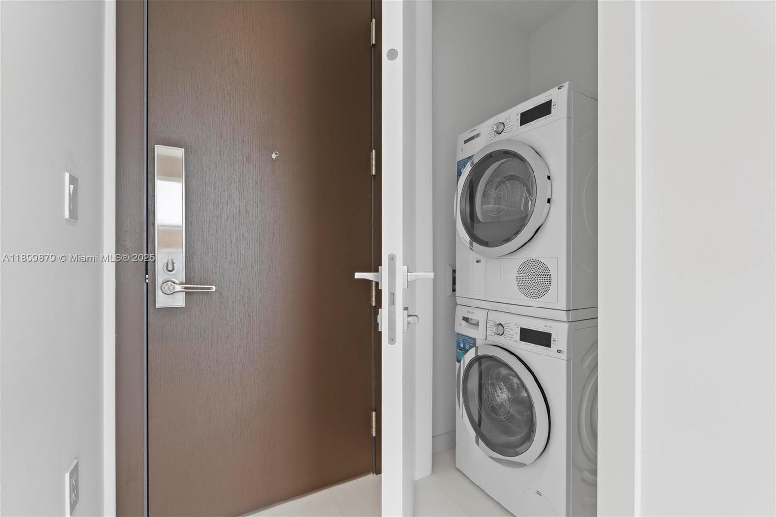 image Aston Martin28