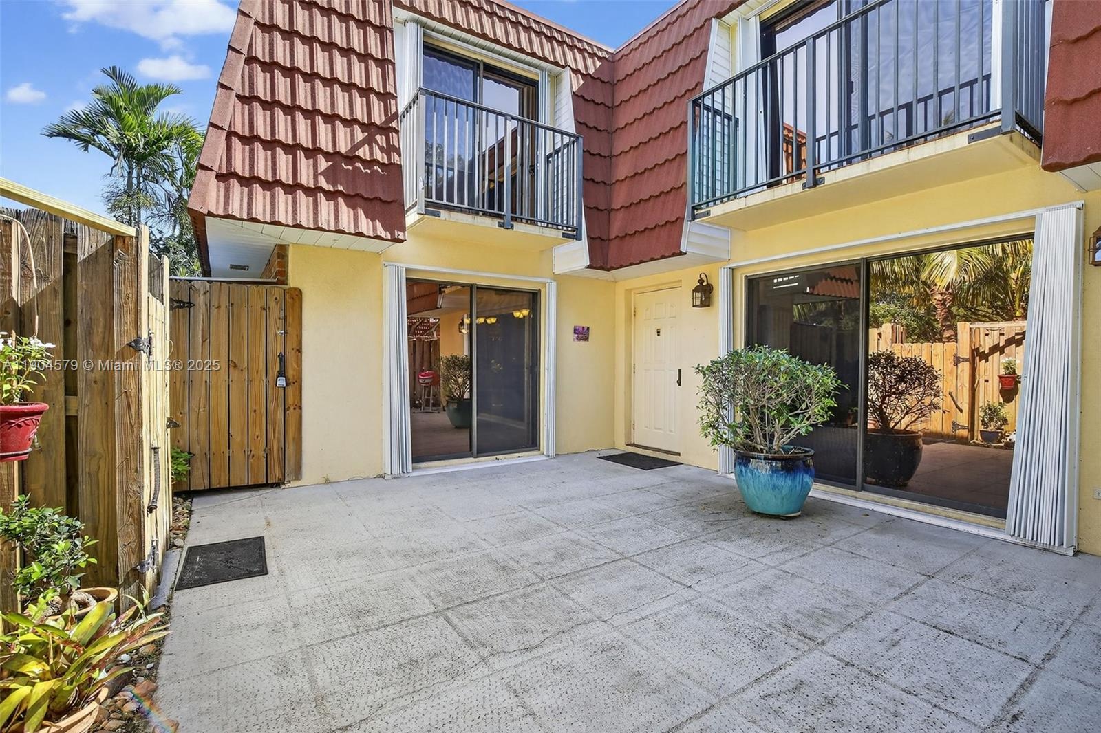 9927 NW 6th Pl Plantation, FL 33324