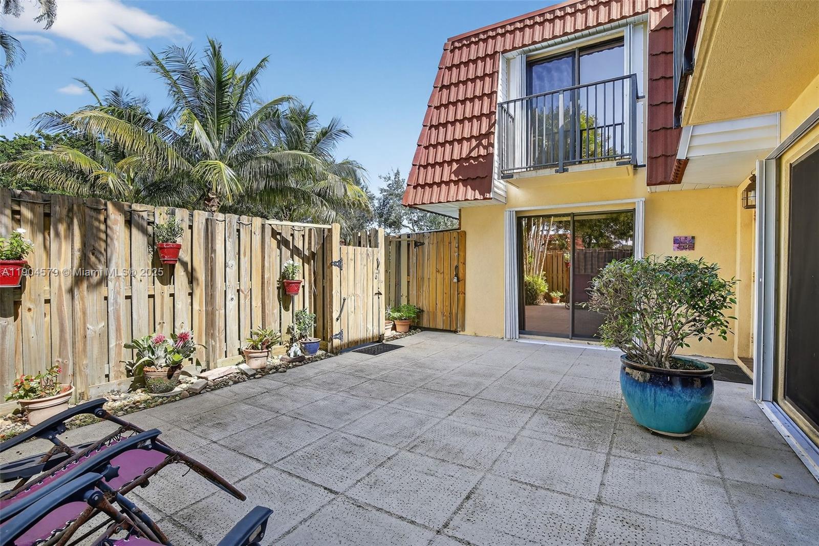 9927 NW 6th Pl Plantation, FL 33324