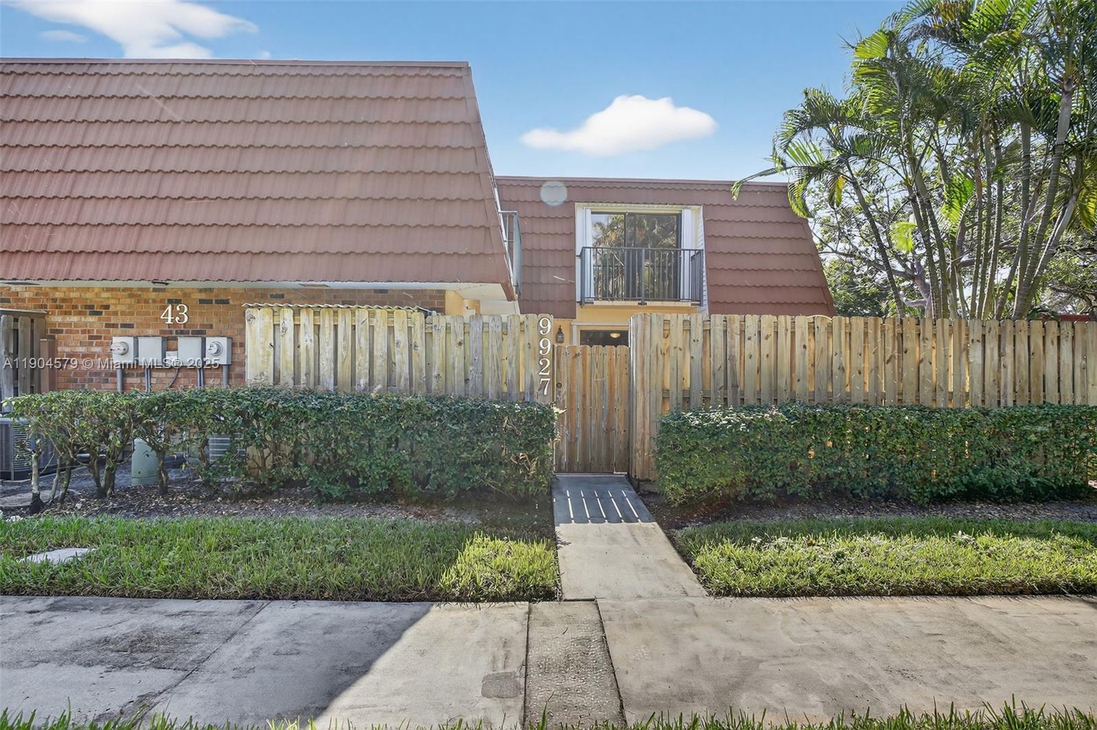 9927 NW 6th Pl Plantation, FL 33324