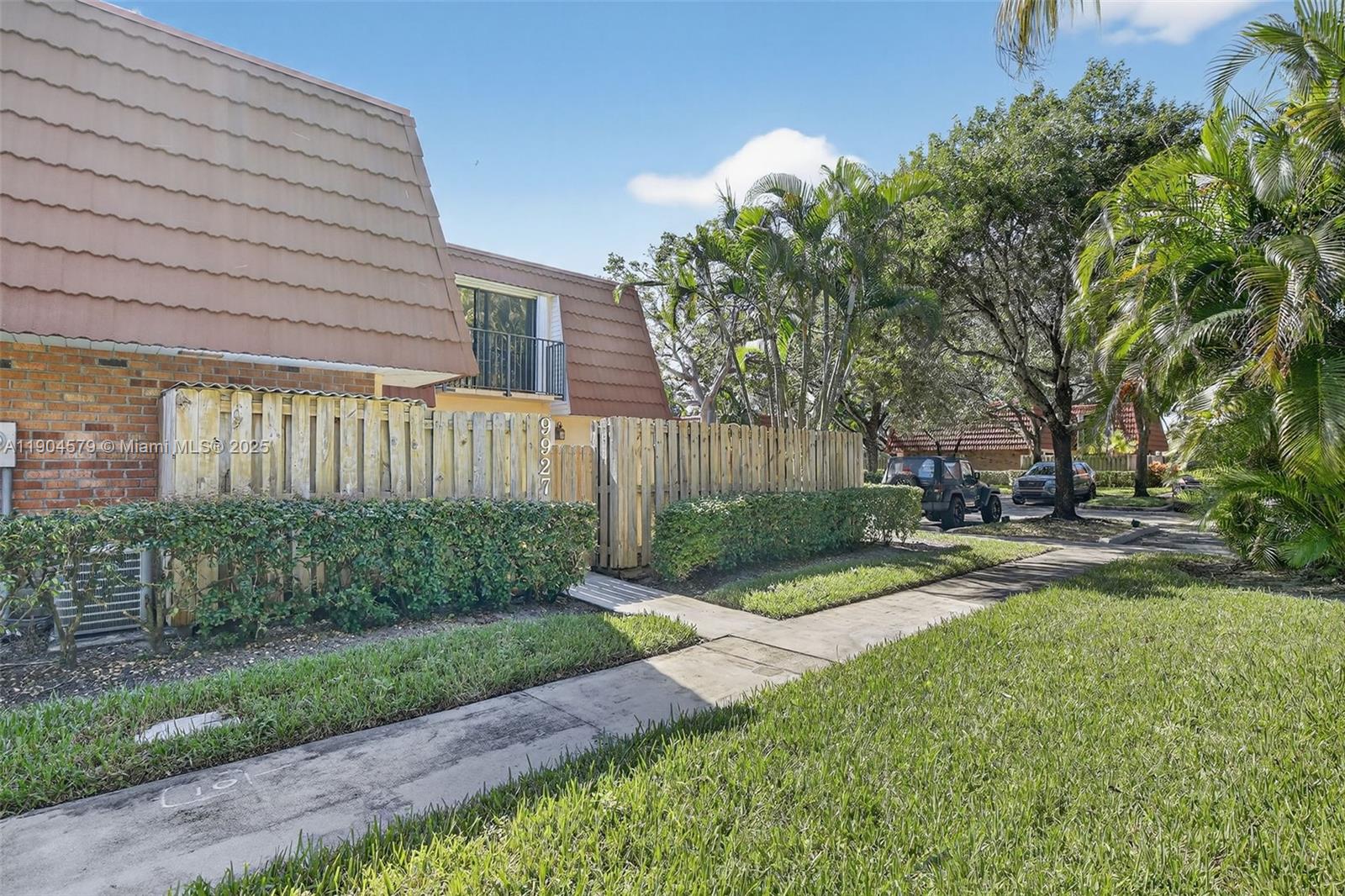 9927 NW 6th Pl Plantation, FL 33324