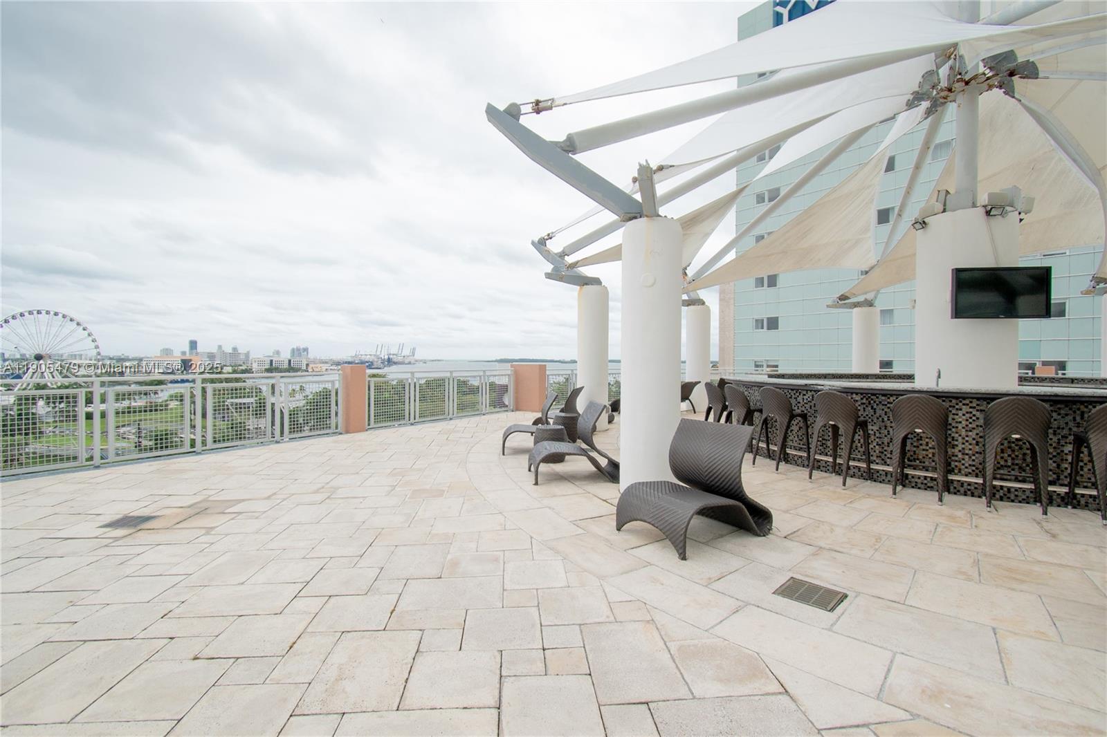 image Vizcayne South20