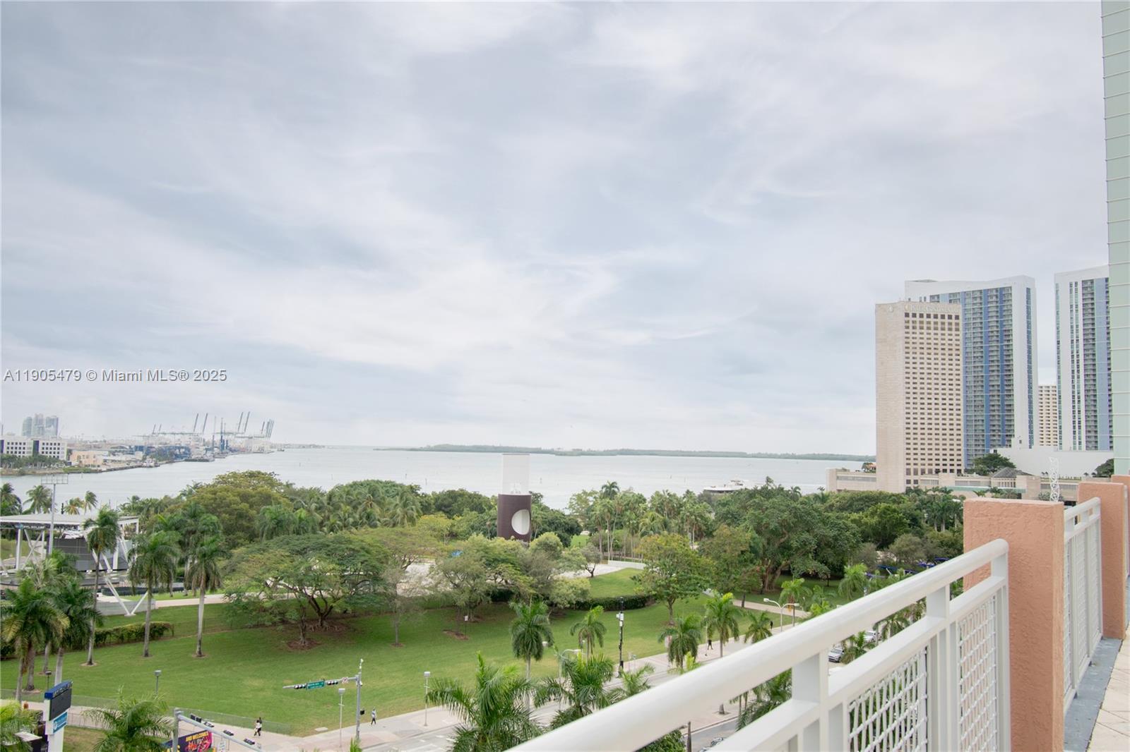 image Vizcayne South3