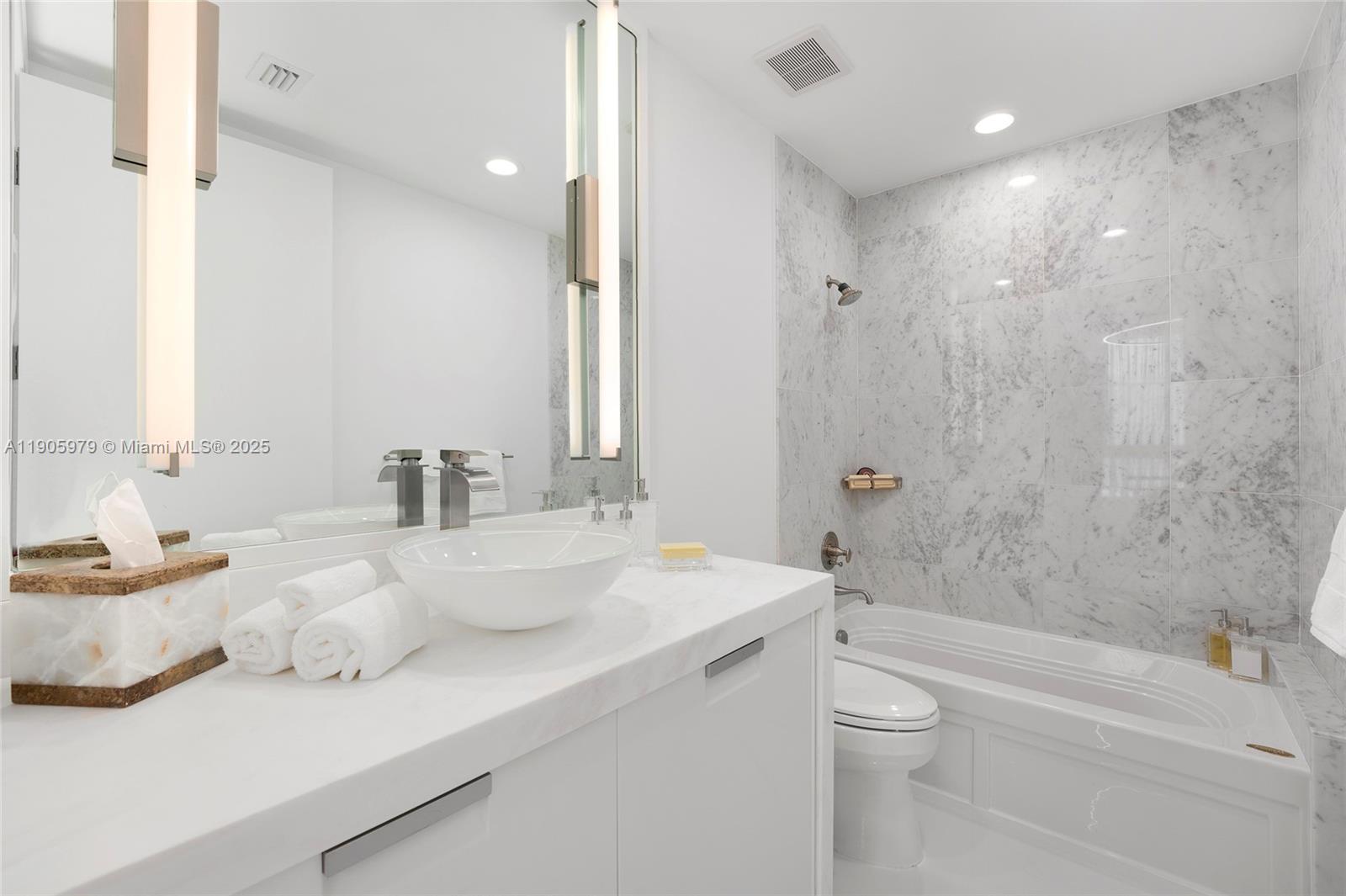 5959 Collins Ave #807 Miami Beach, FL 33140