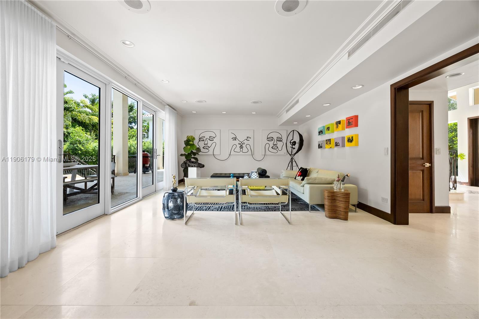 7141 E Lago Dr Coral Gables, FL 33143