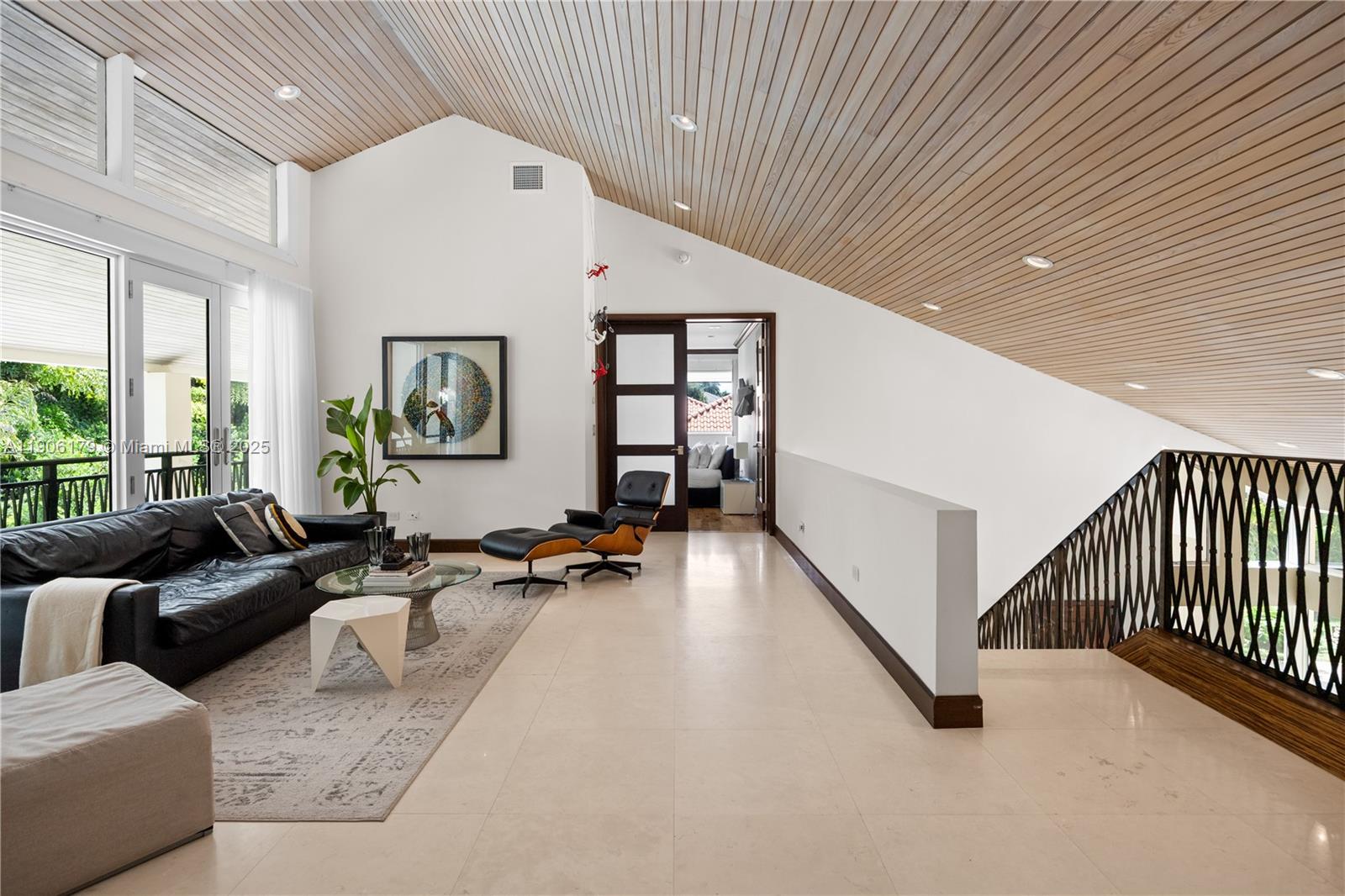 7141 E Lago Dr Coral Gables, FL 33143