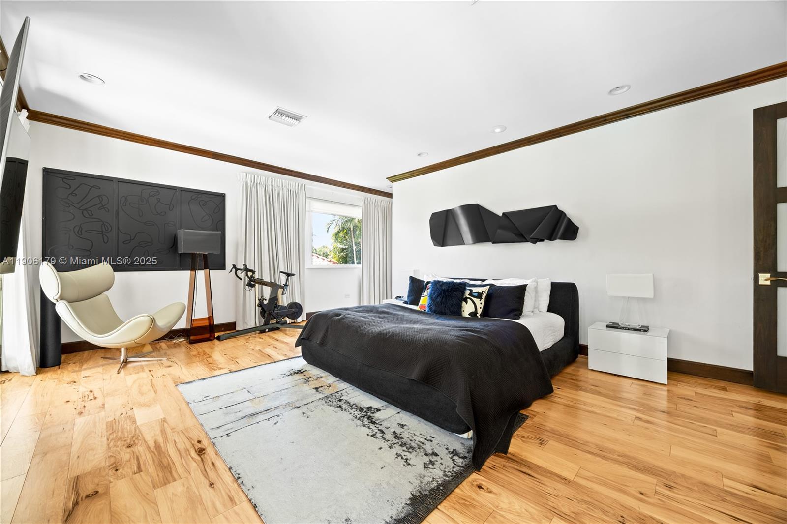 7141 E Lago Dr Coral Gables, FL 33143