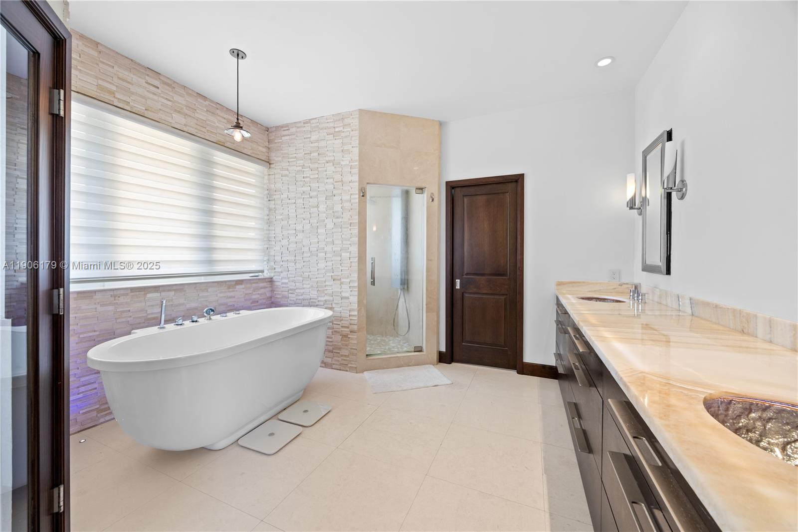 7141 E Lago Dr Coral Gables, FL 33143