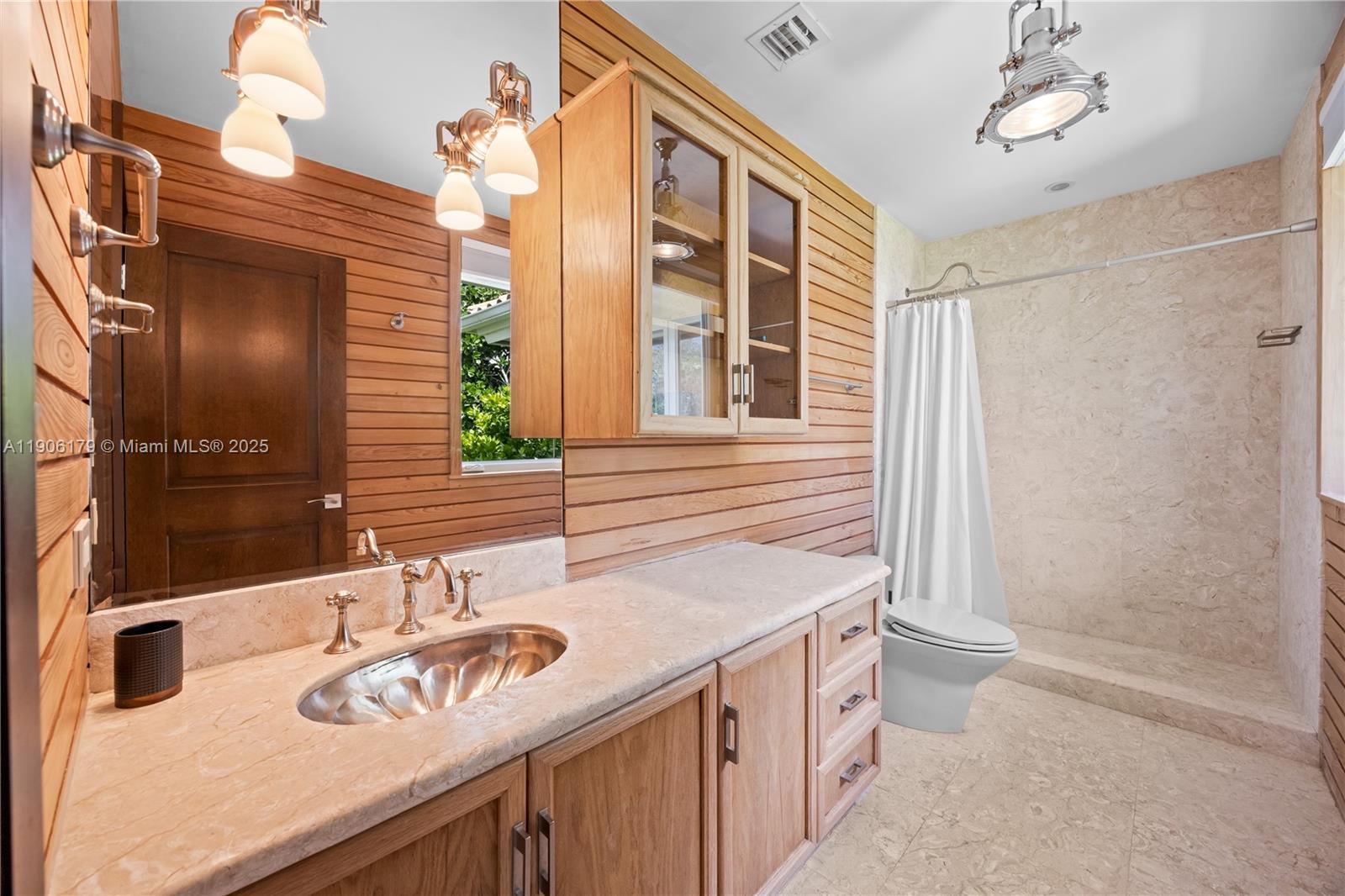 7141 E Lago Dr Coral Gables, FL 33143