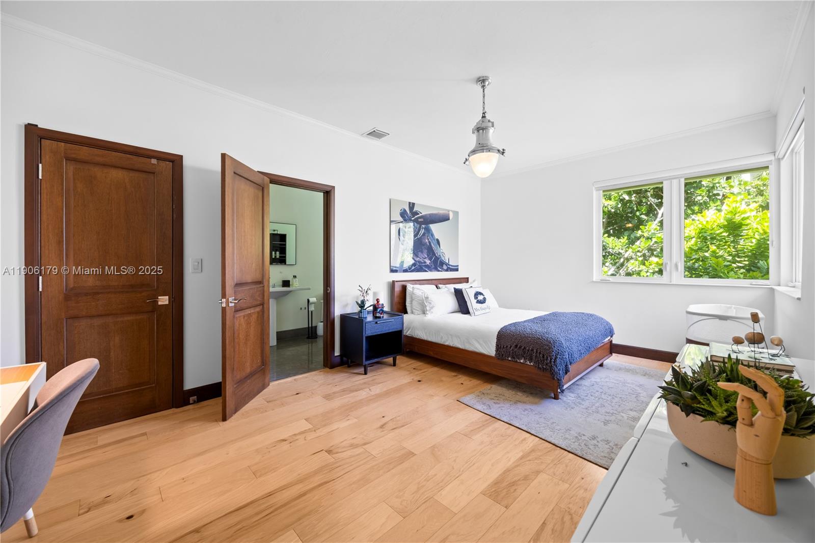 7141 E Lago Dr Coral Gables, FL 33143