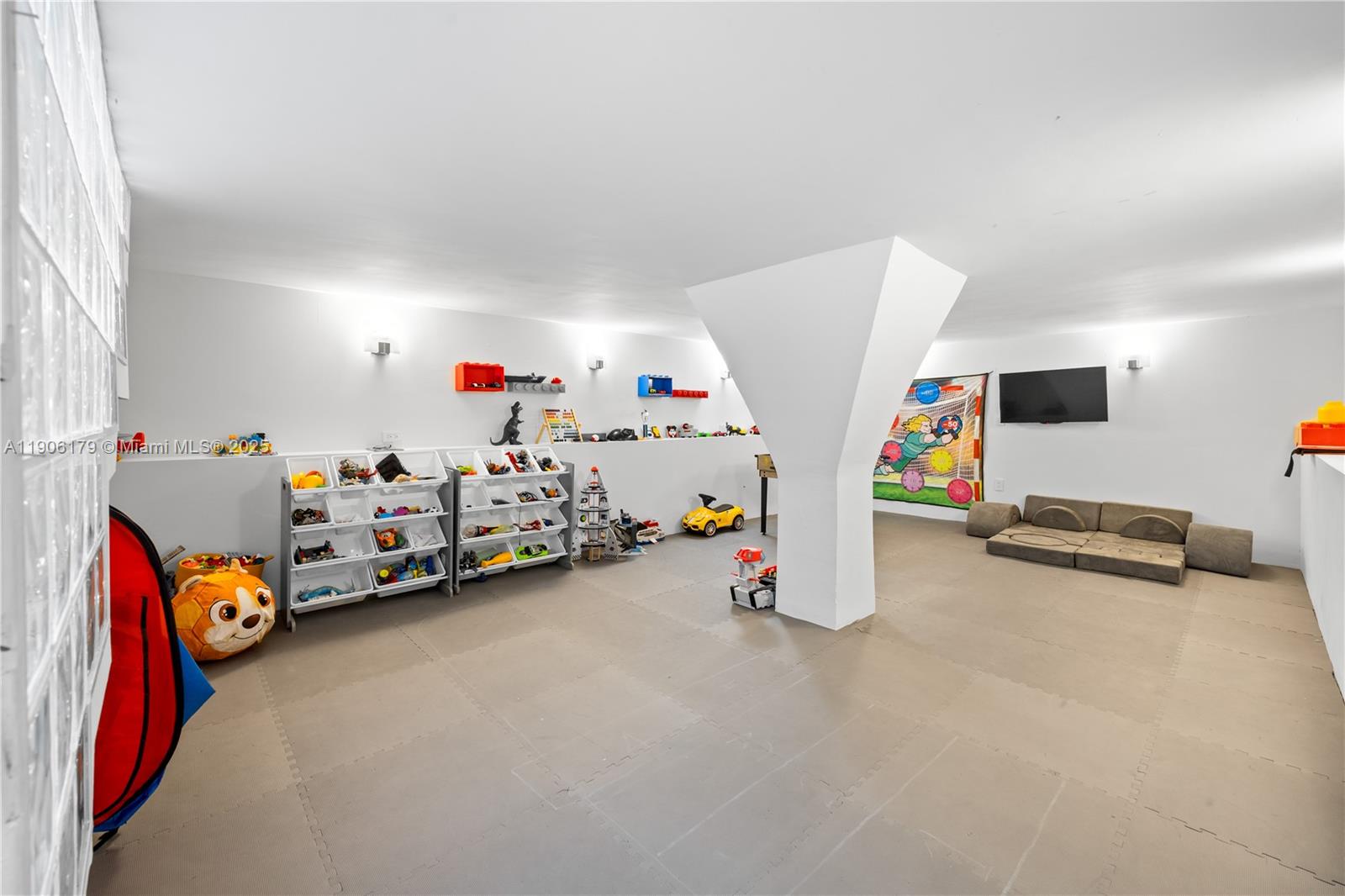 7141 E Lago Dr Coral Gables, FL 33143