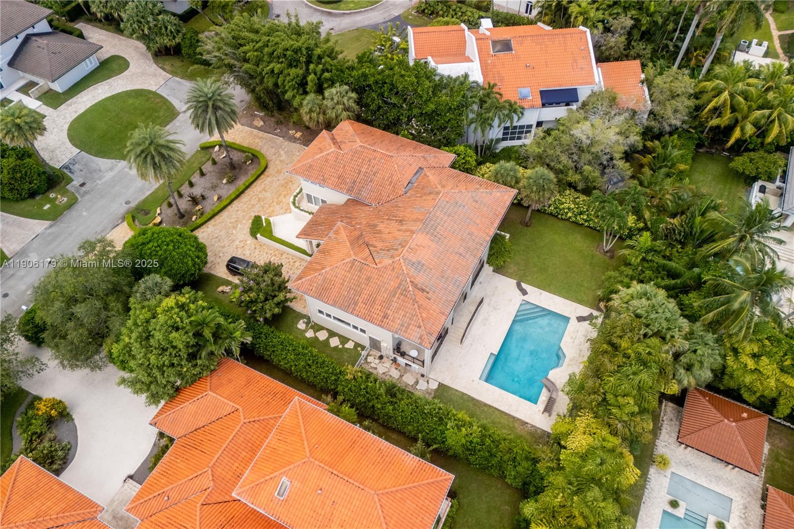 7141 E Lago Dr Coral Gables, FL 33143