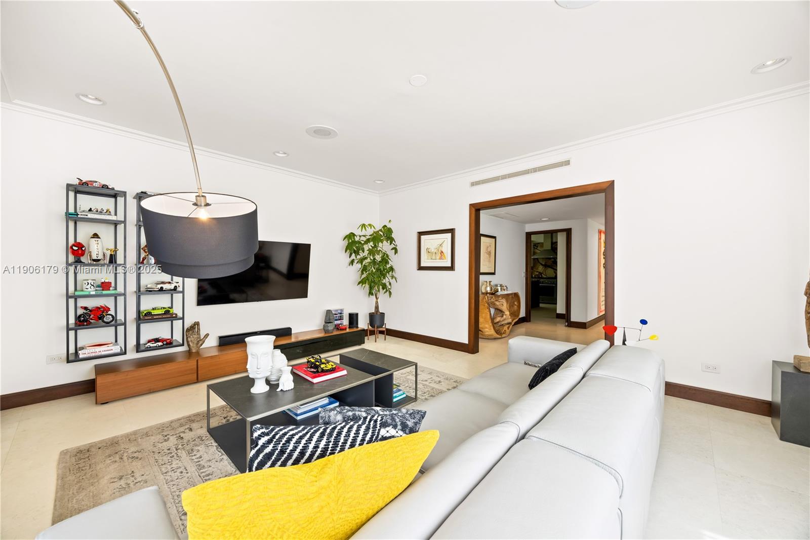 7141 E Lago Dr Coral Gables, FL 33143