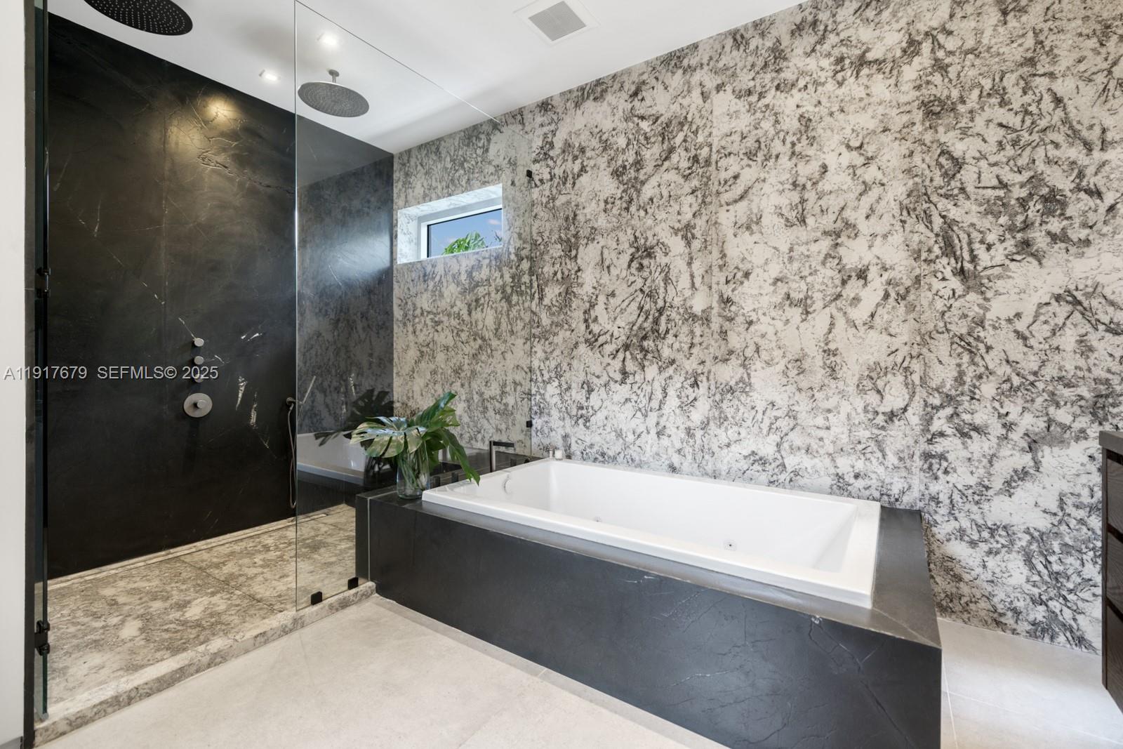 1379 N Venetian Way Miami, FL 33139