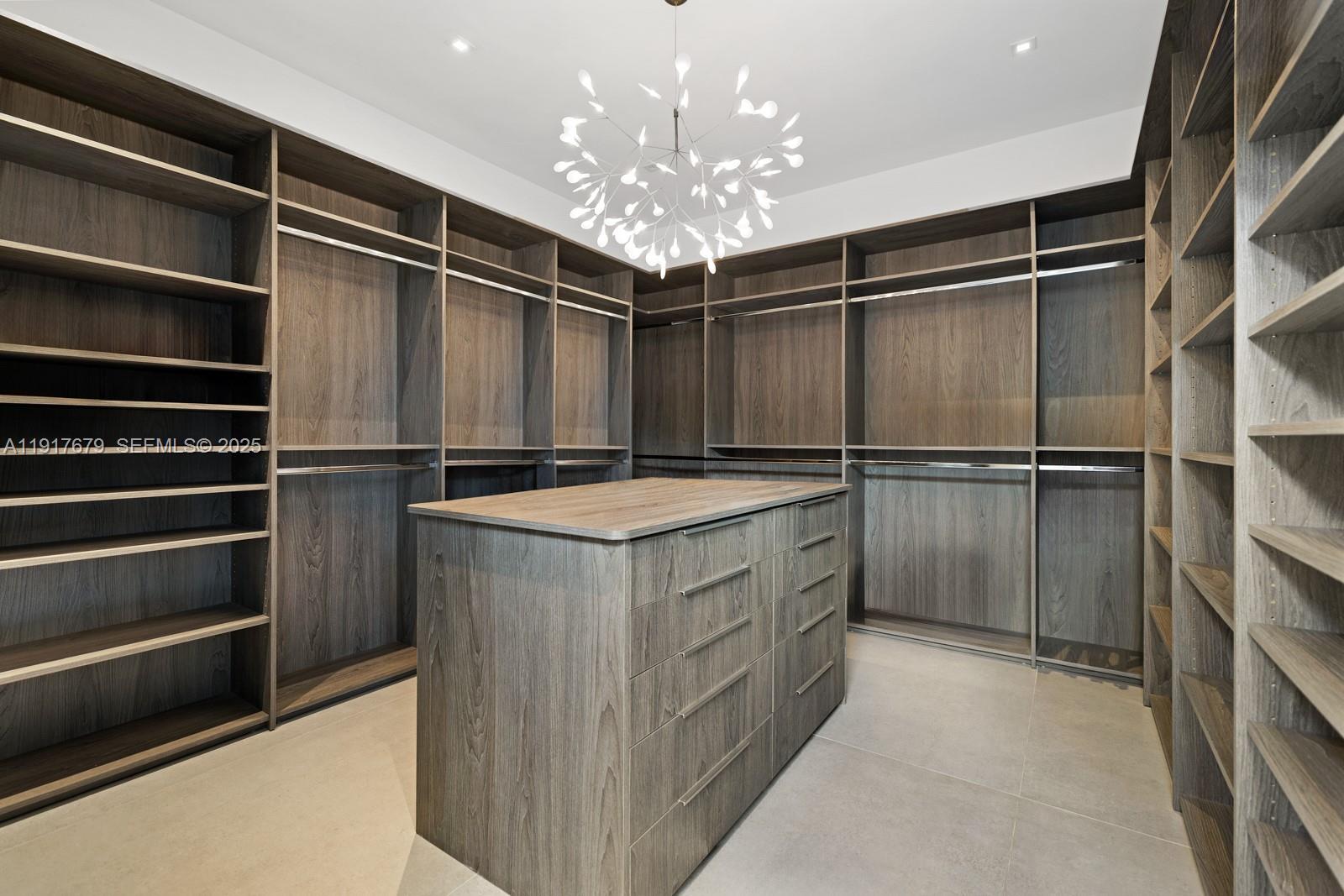 1379 N Venetian Way Miami, FL 33139