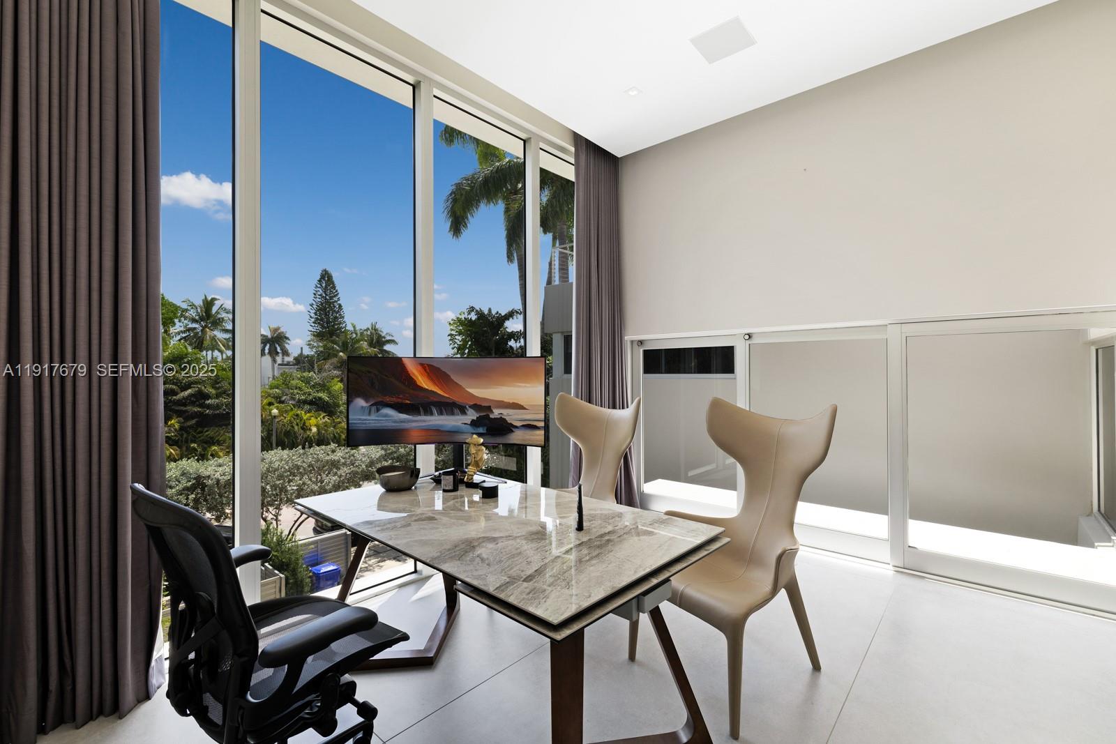 1379 N Venetian Way Miami, FL 33139