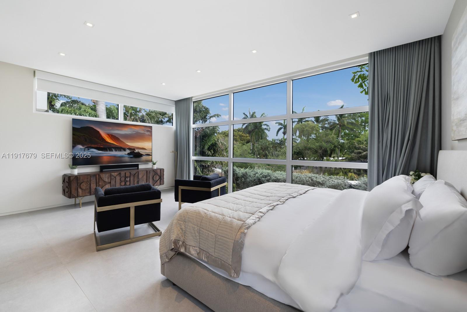 1379 N Venetian Way Miami, FL 33139