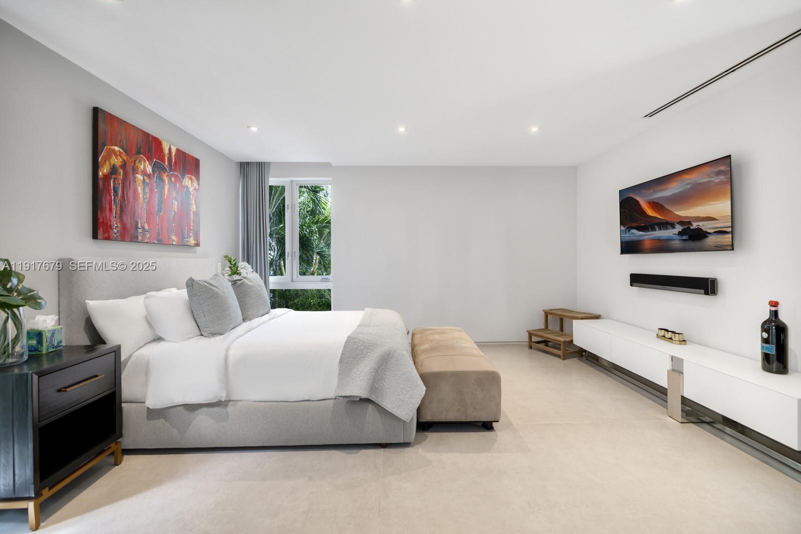 1379 N Venetian Way Miami, FL 33139