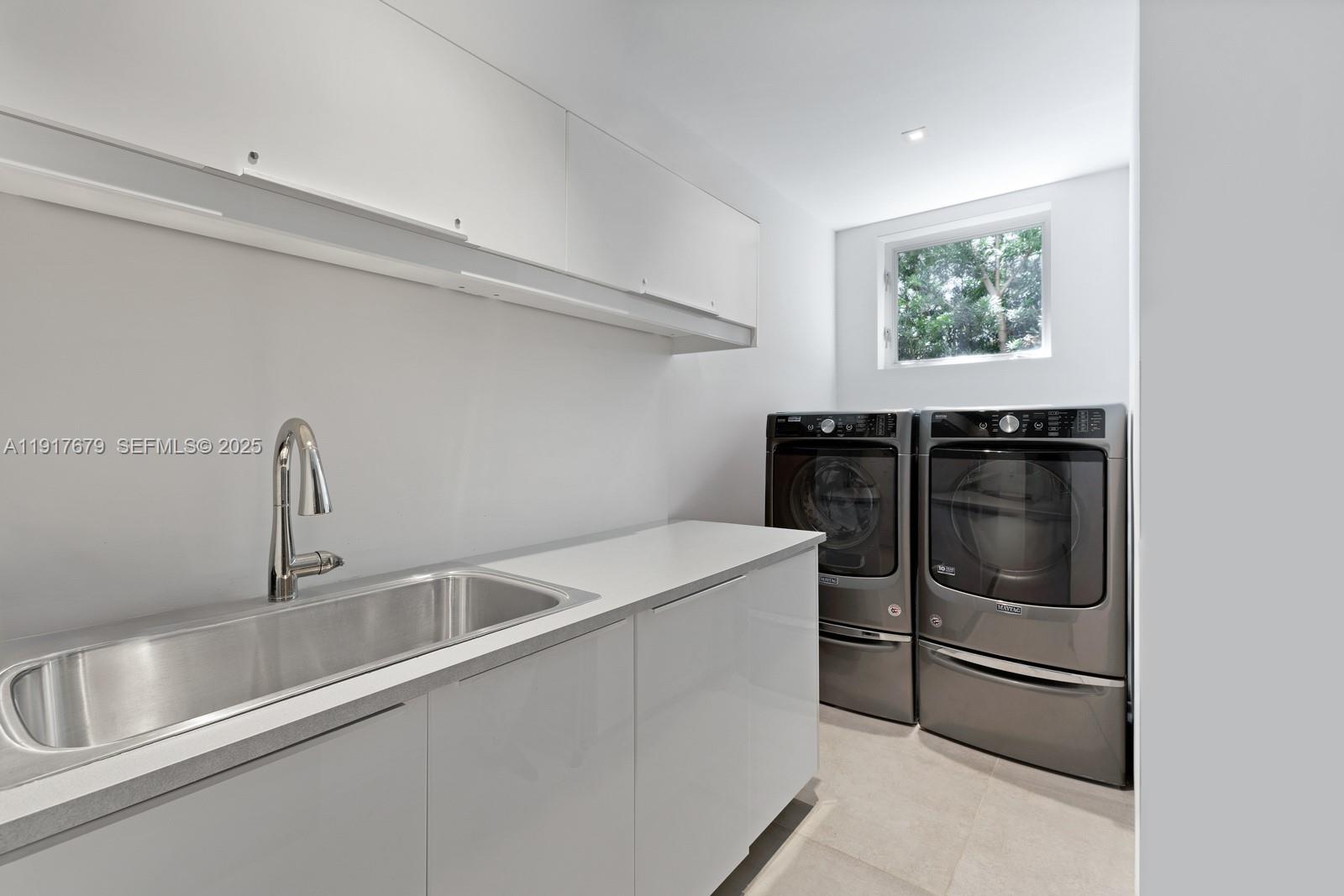 1379 N Venetian Way Miami, FL 33139