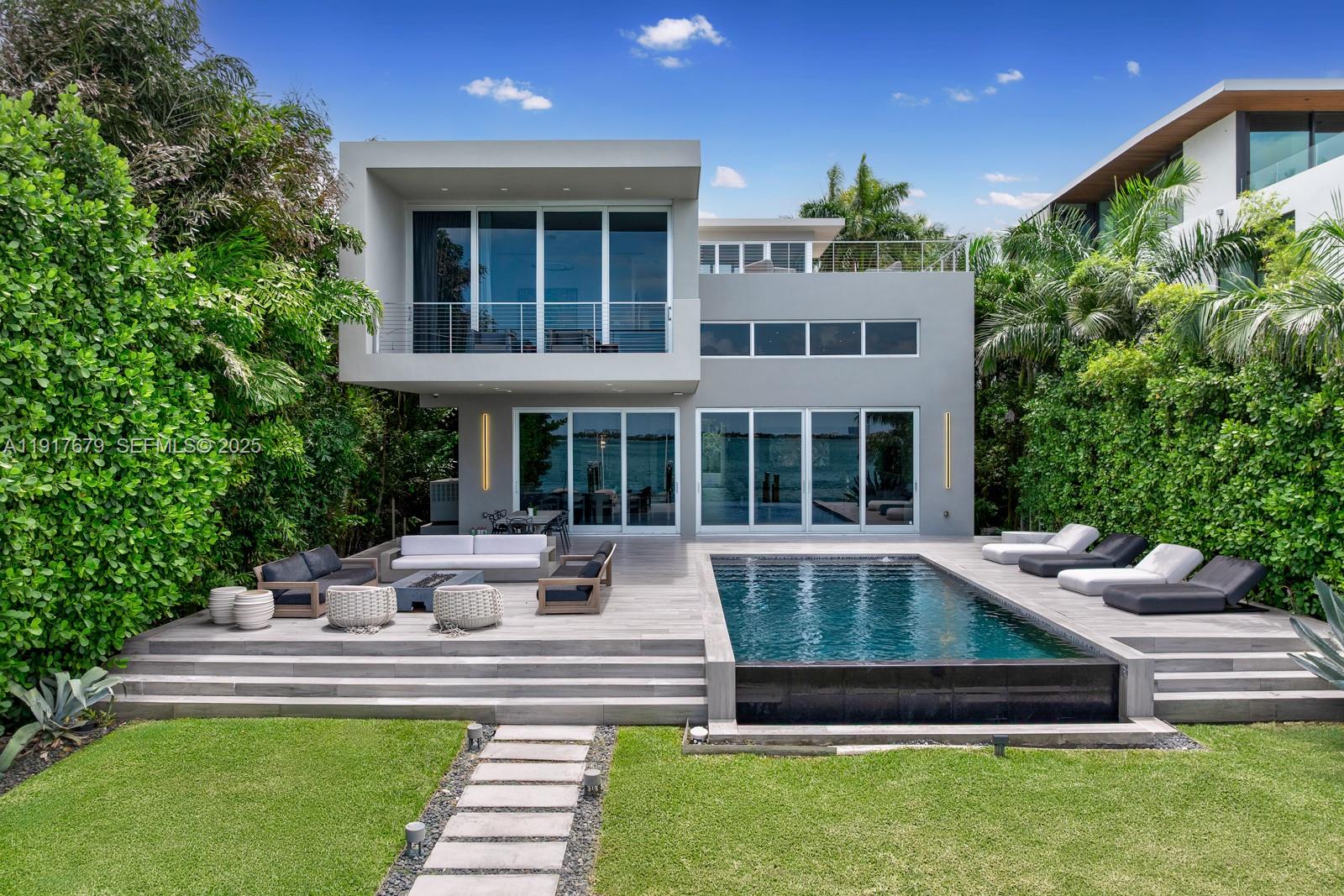 1379 N Venetian Way Miami, FL 33139