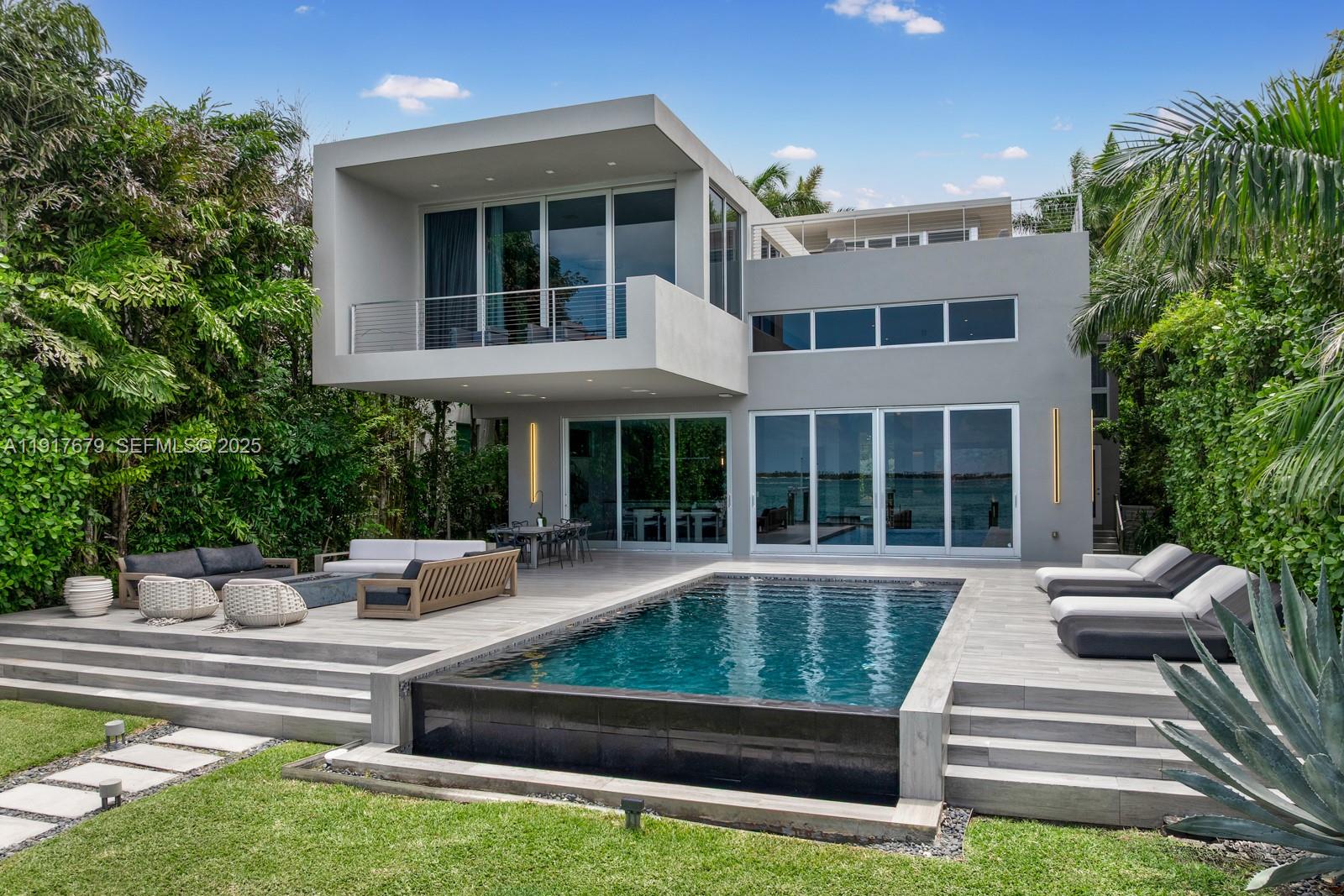 1379 N Venetian Way Miami, FL 33139