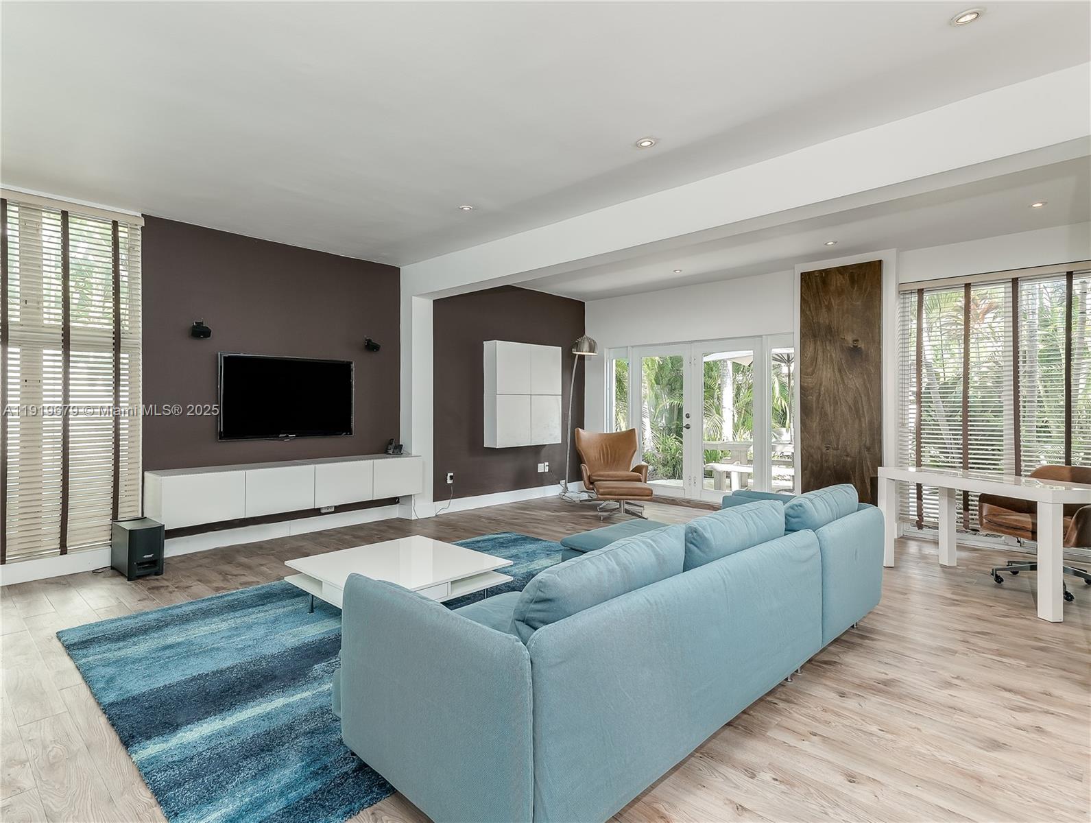 111 S Hibiscus Dr Miami Beach, FL 33139