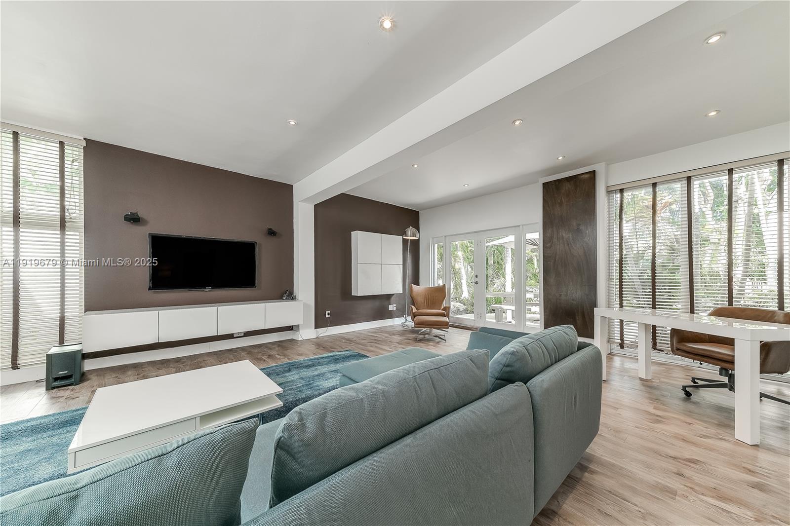 111 S Hibiscus Dr Miami Beach, FL 33139